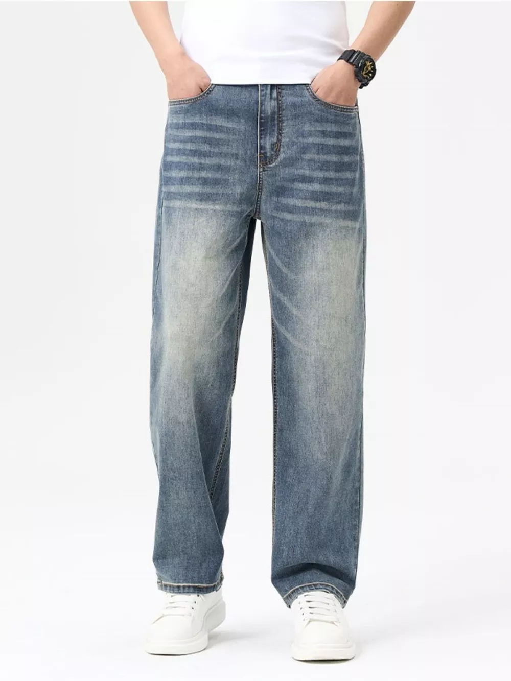 Men's Relaxed Fit Washed Jeans, image 2