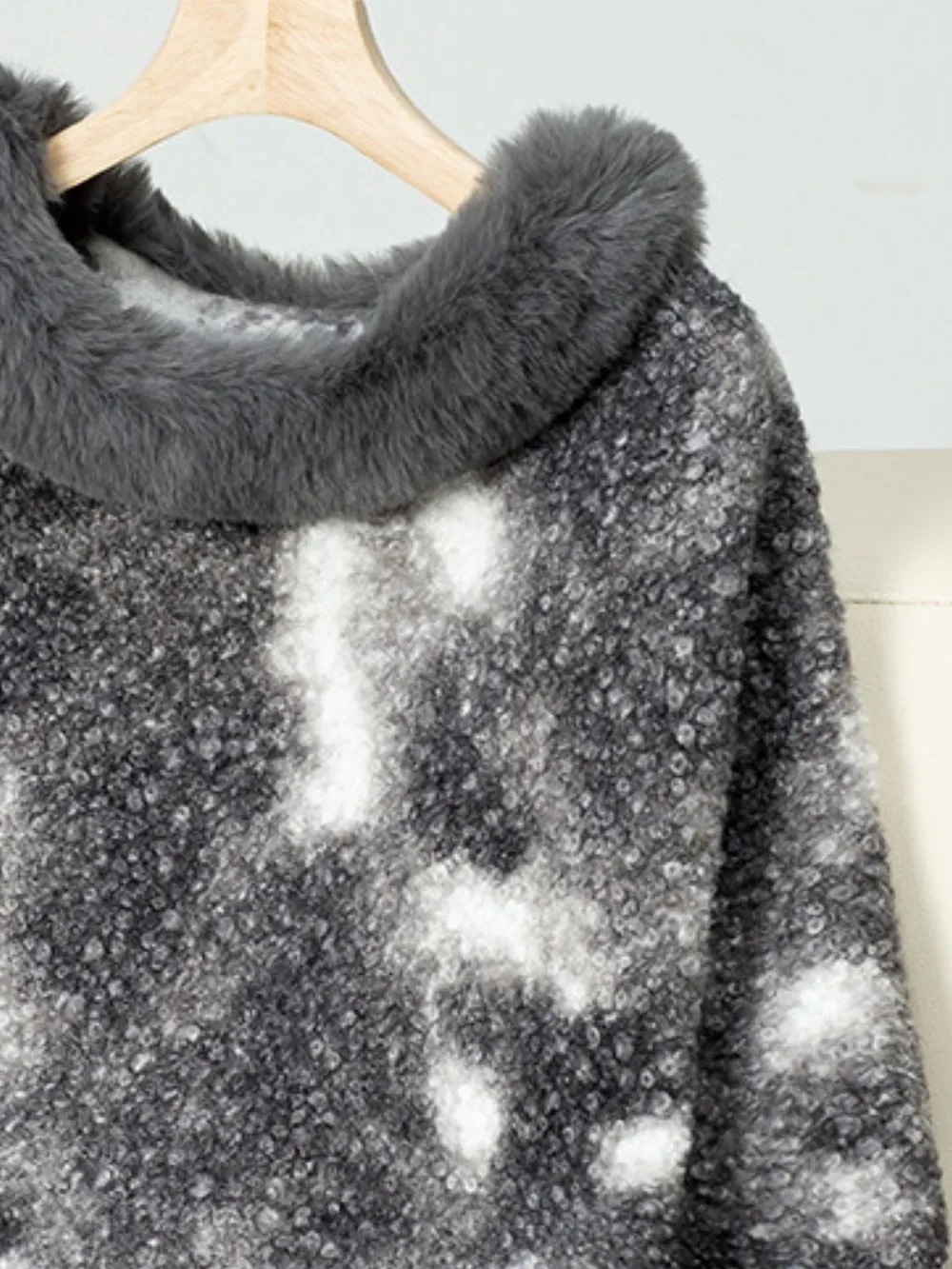 Furry Contrast Three-Quarter Poncho, image 14