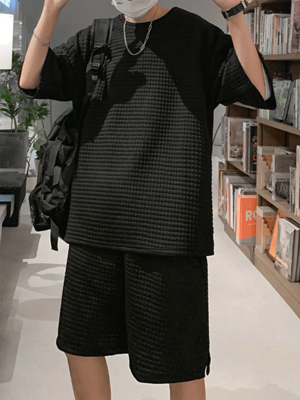 Men's Textured Short Sleeve T-Shirt and Shorts Set, image 3