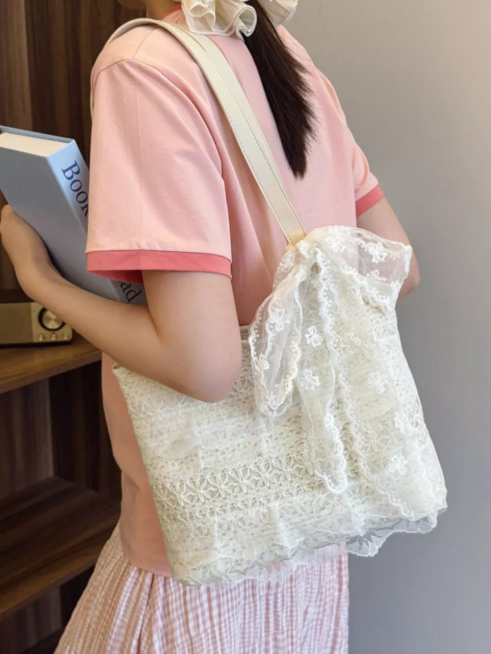 Lace Bowknot Woven Handbag, image 7