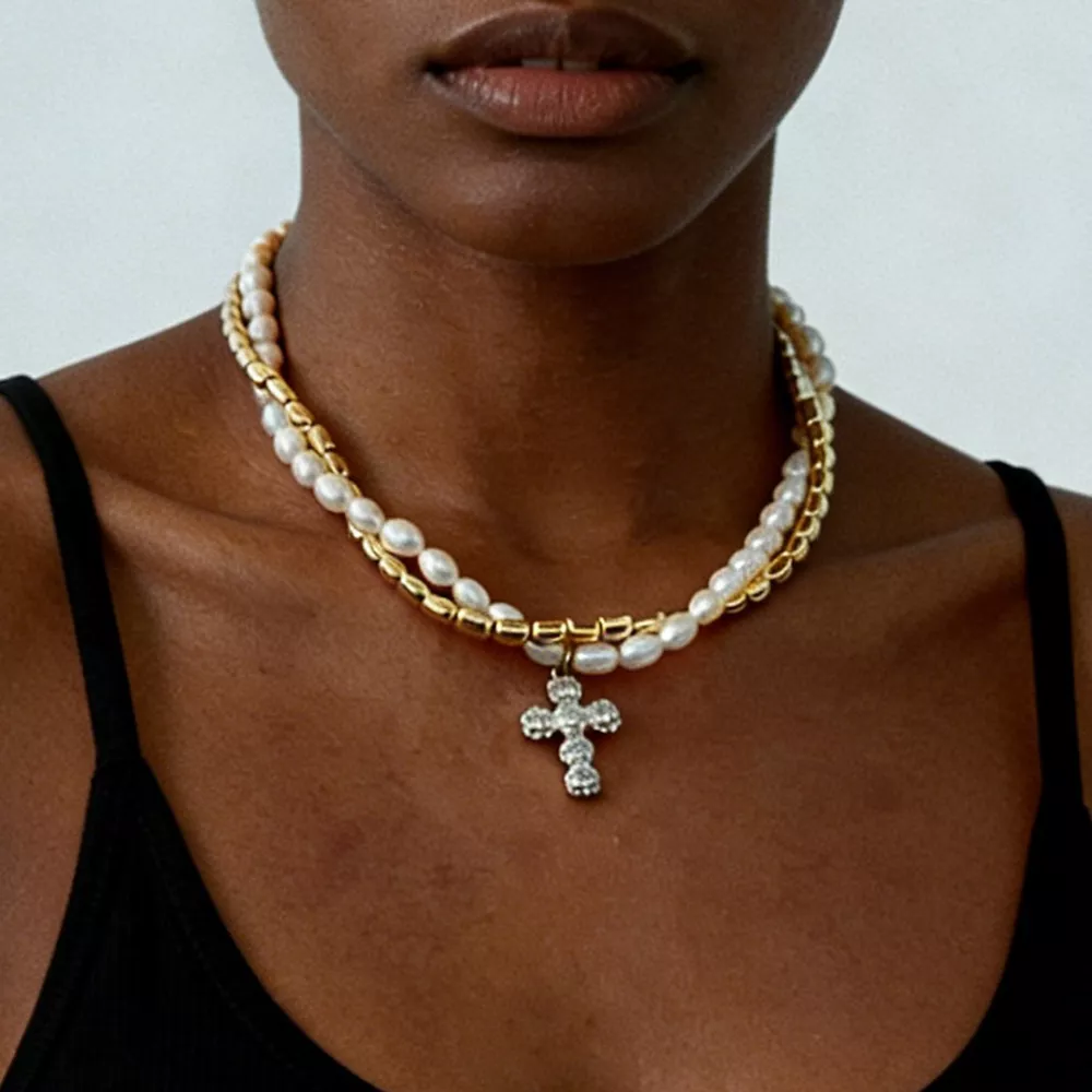 Elegant Pearl Alloy Necklace with Rhinestone Cross Pendant, image 4