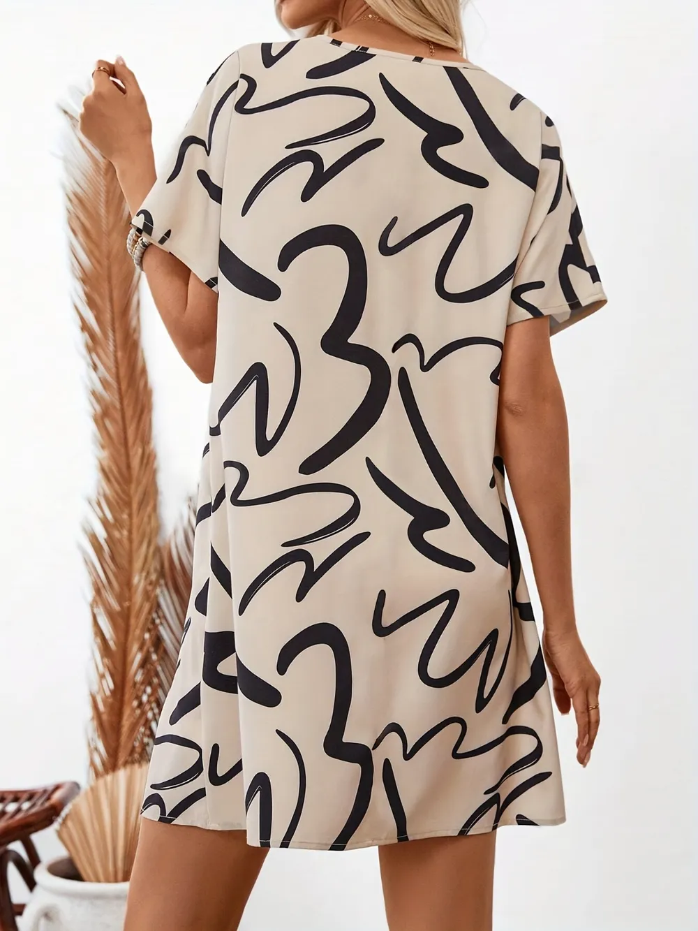 Printed Short Sleeve Mini Dress, image 3
