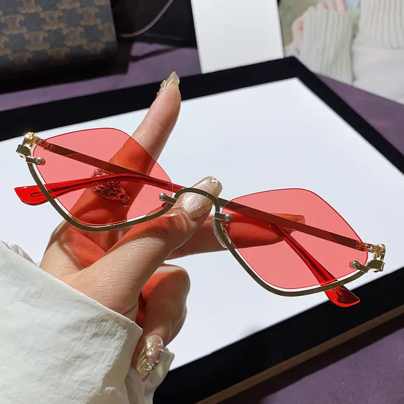 Cat Eye Sunglasses with Gold Metal Frame, image 5