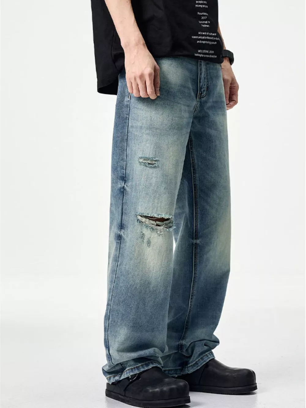 Men's Distressed Relaxed Fit Jeans, image 2
