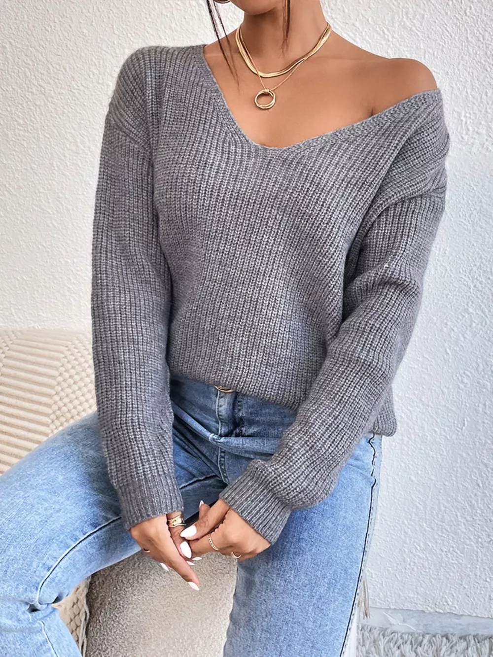 Lace-Trimmed Back V-Neck Sweater, image 4