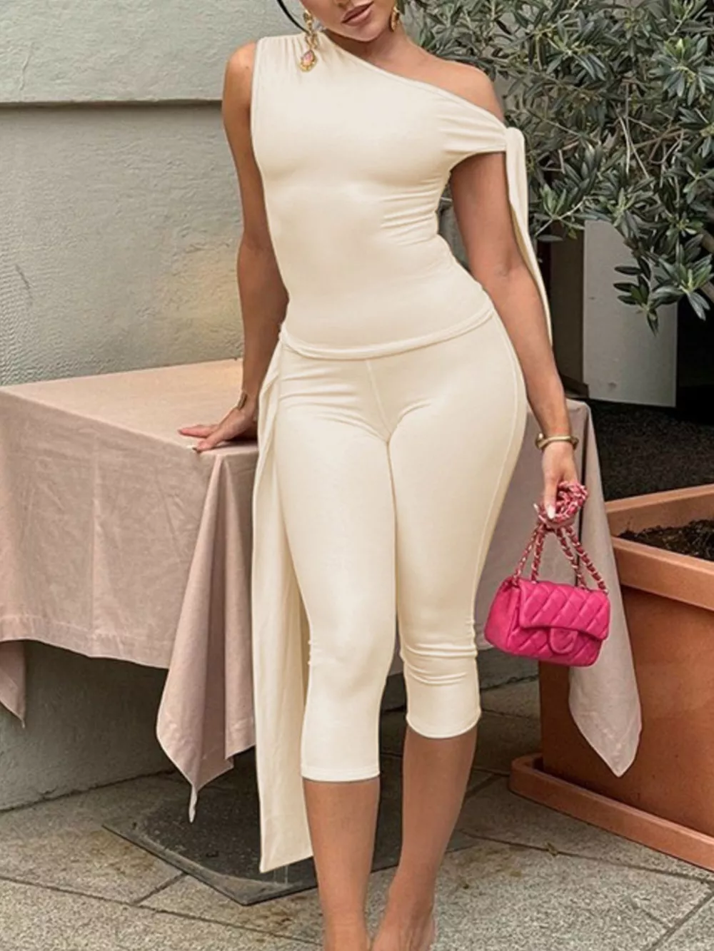Asymmetrical One-Shoulder Top and Capris Set, image 11