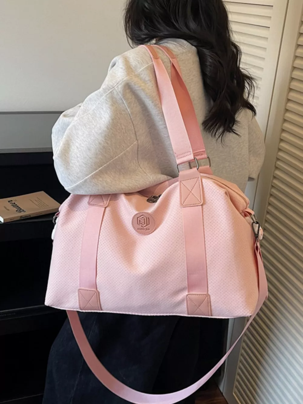 Lightweight Duffle Bag with Adjustable Strap, image 6