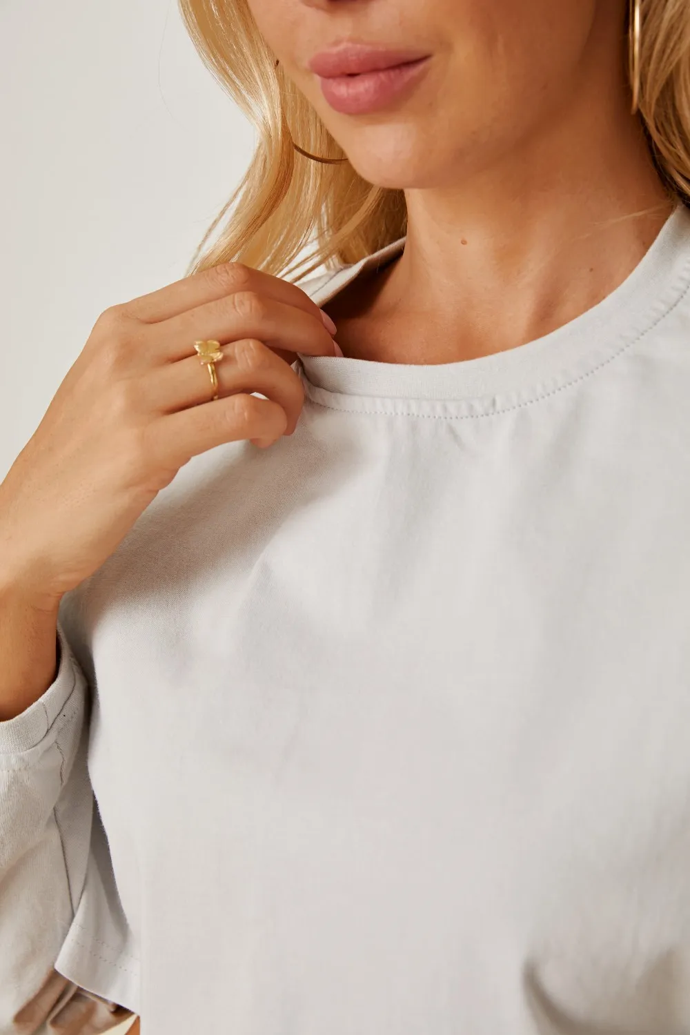 Round Neck Dropped Shoulder Cropped Sweatshirt, image 4