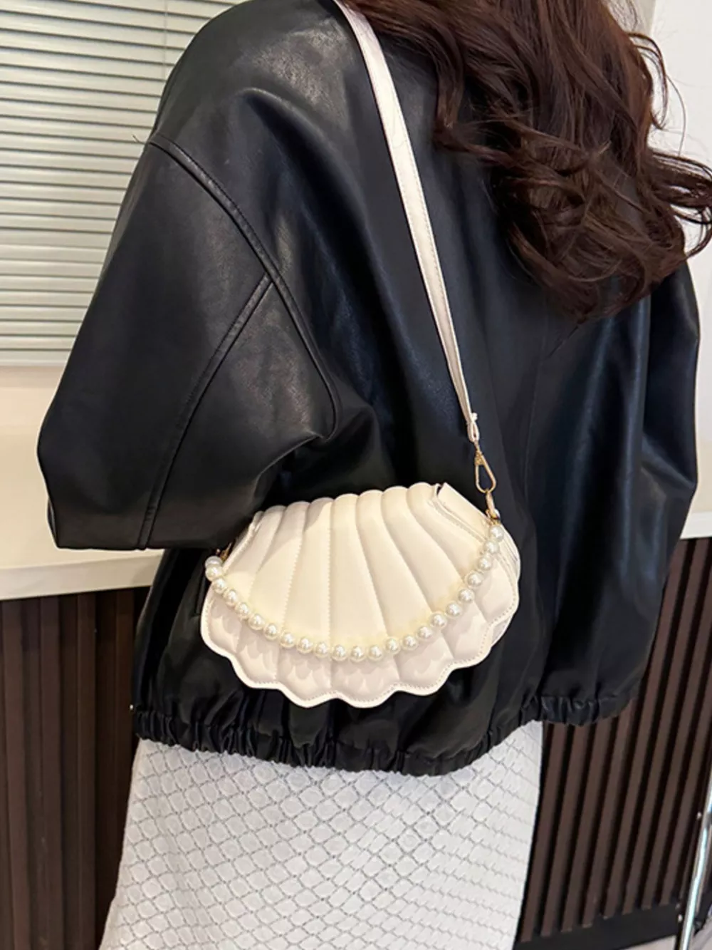 Shell-Shaped Pearl Decor Crossbody Bag, image 12