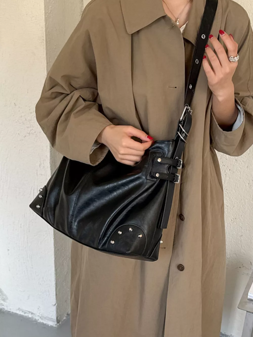 Rivet Decor Shoulder Bag, image 4