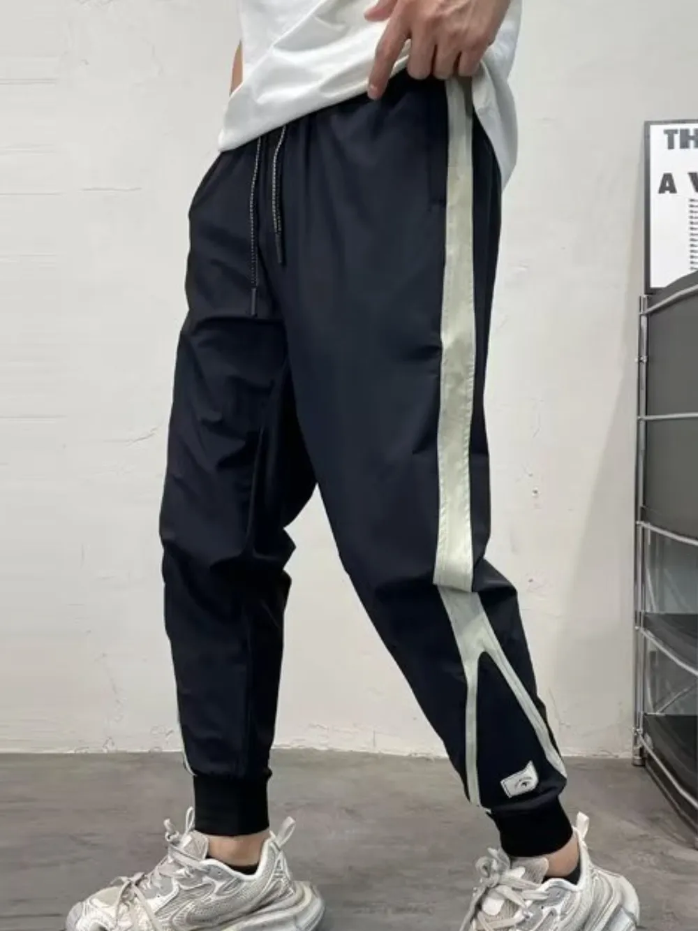 Men's Plus Size Drawstring Contrast Joggers, image 5