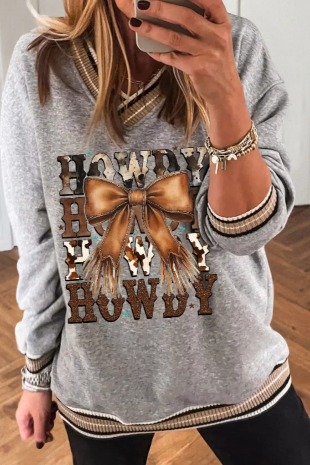 Howdy Graphic V-Neck Sweatshirt, image 4