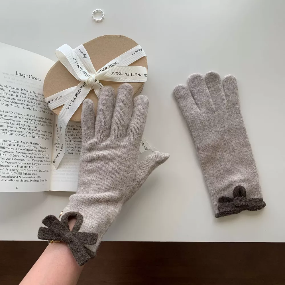 Bow-Decorated Knit Gloves