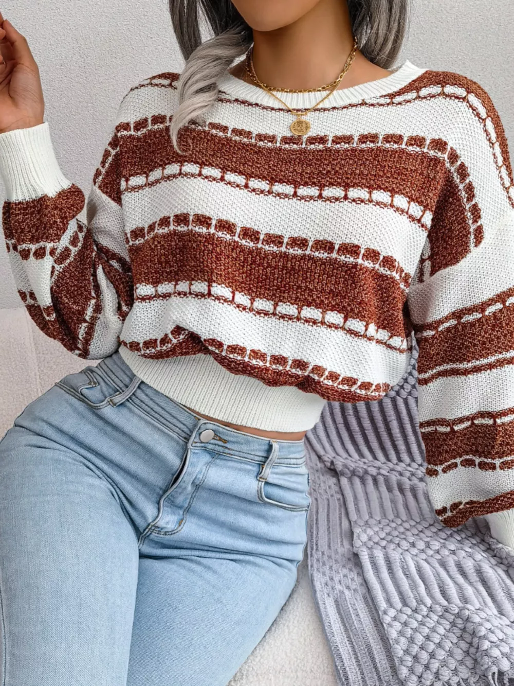 Color Block Round Neck Cropped Sweater, image 3