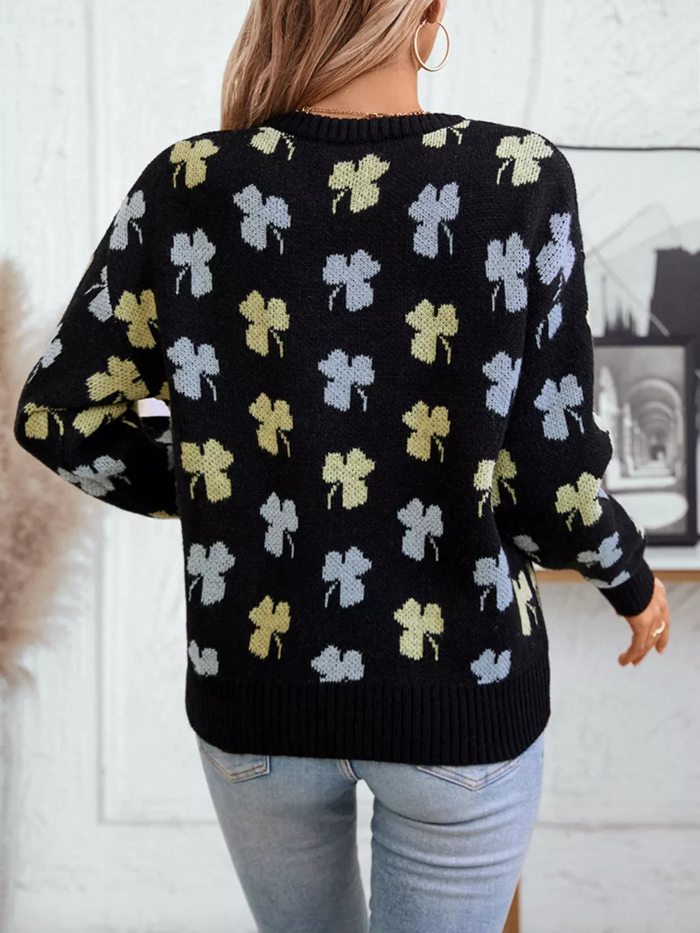 Clover Round Neck Long Sleeve Sweater, image 3