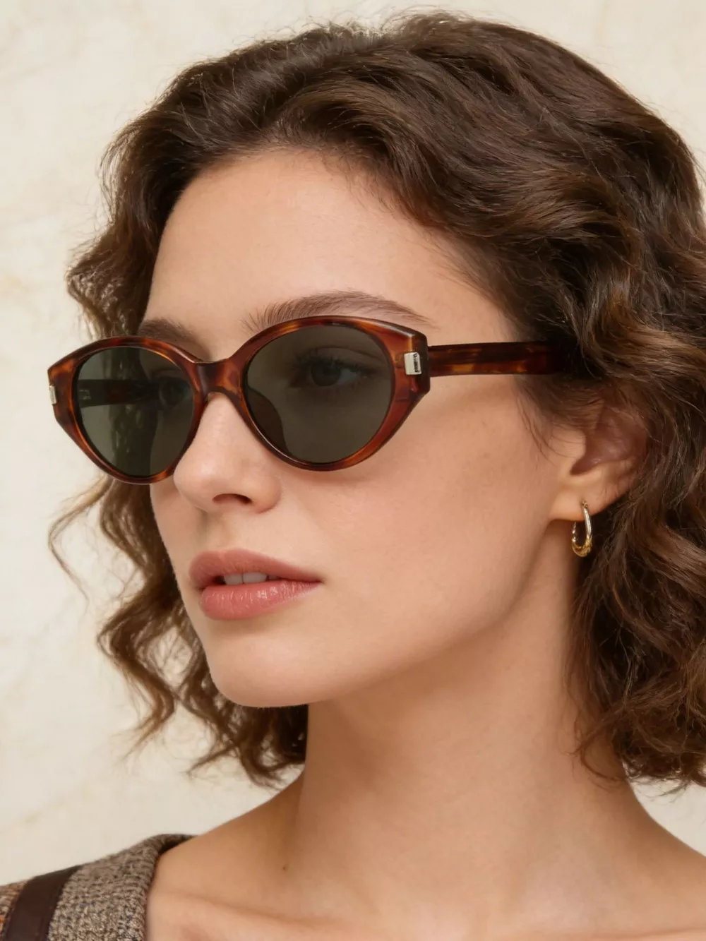Lightweight Cat-Eye Sunglasses