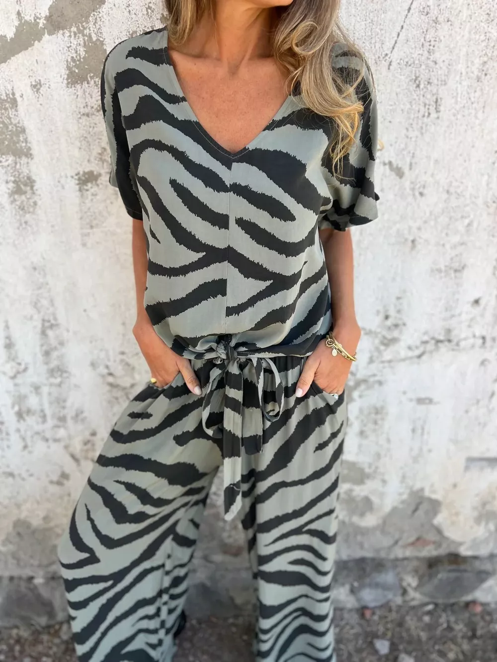 Zebra Print V-Neck Top and Pants Set, image 3