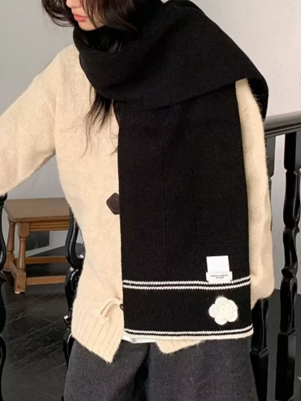 Contrast Trim Knitted Scarf with Camellia Decorn, image 6