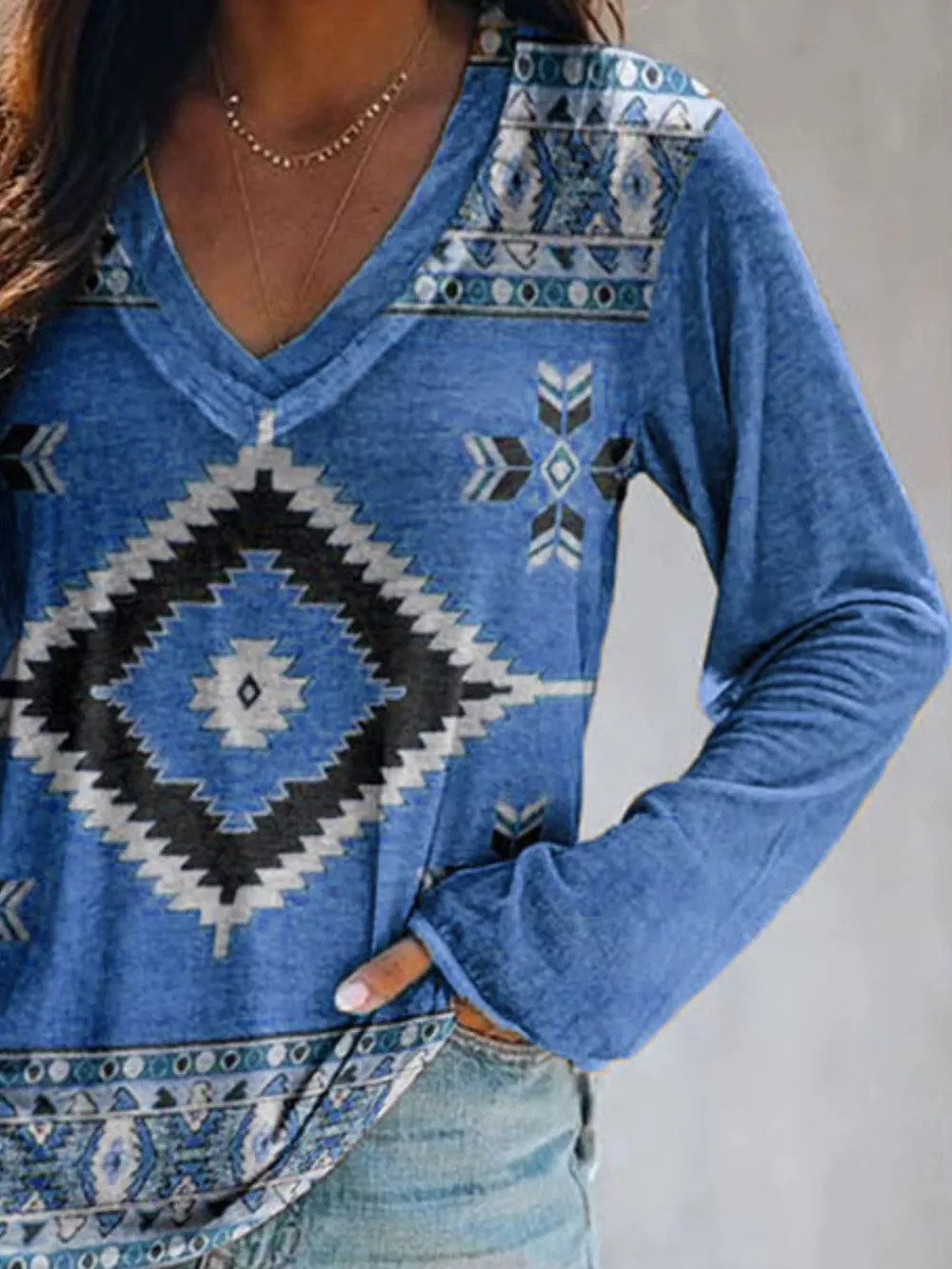 Full Size Geometric V-Neck Long Sleeve T-Shirt Plus Size, image 3