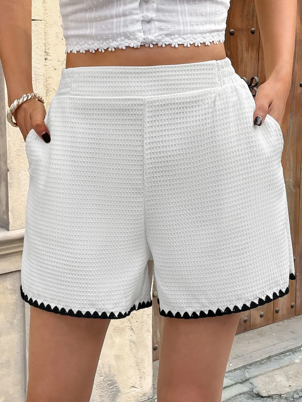 Contrast Trim Shorts with Pockets