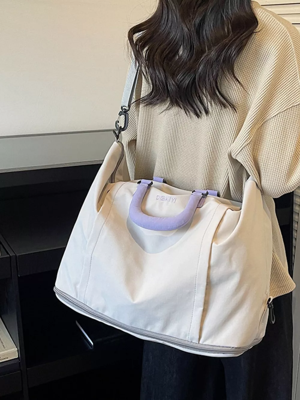 Lightweight Nylon Travel Bag, image 4