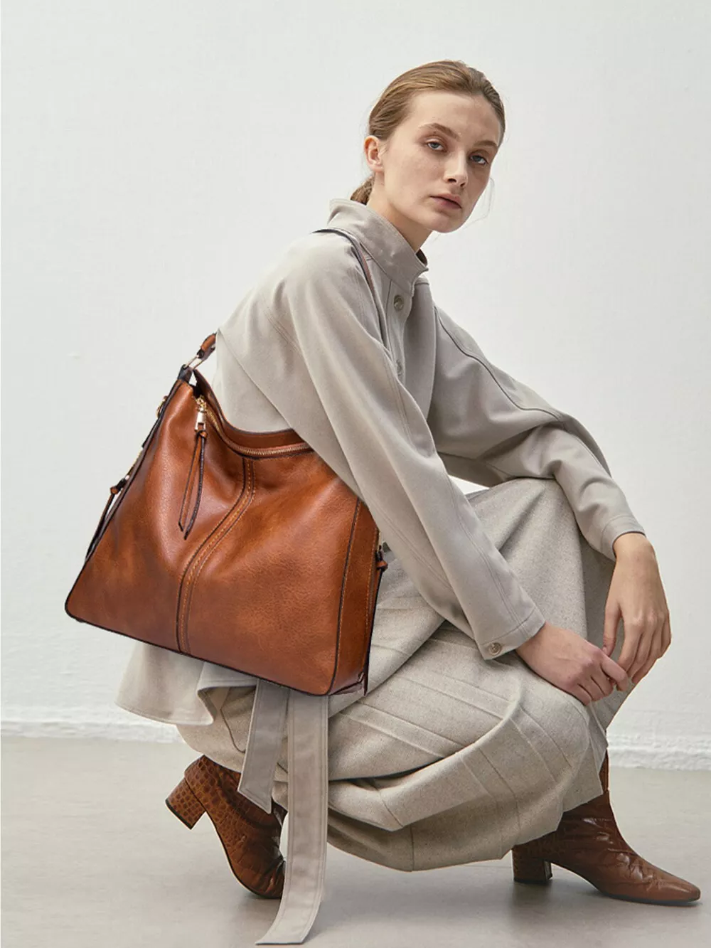 Classic Minimalist PU Leather Shoulder Bag with Spacious Capacity, image 9
