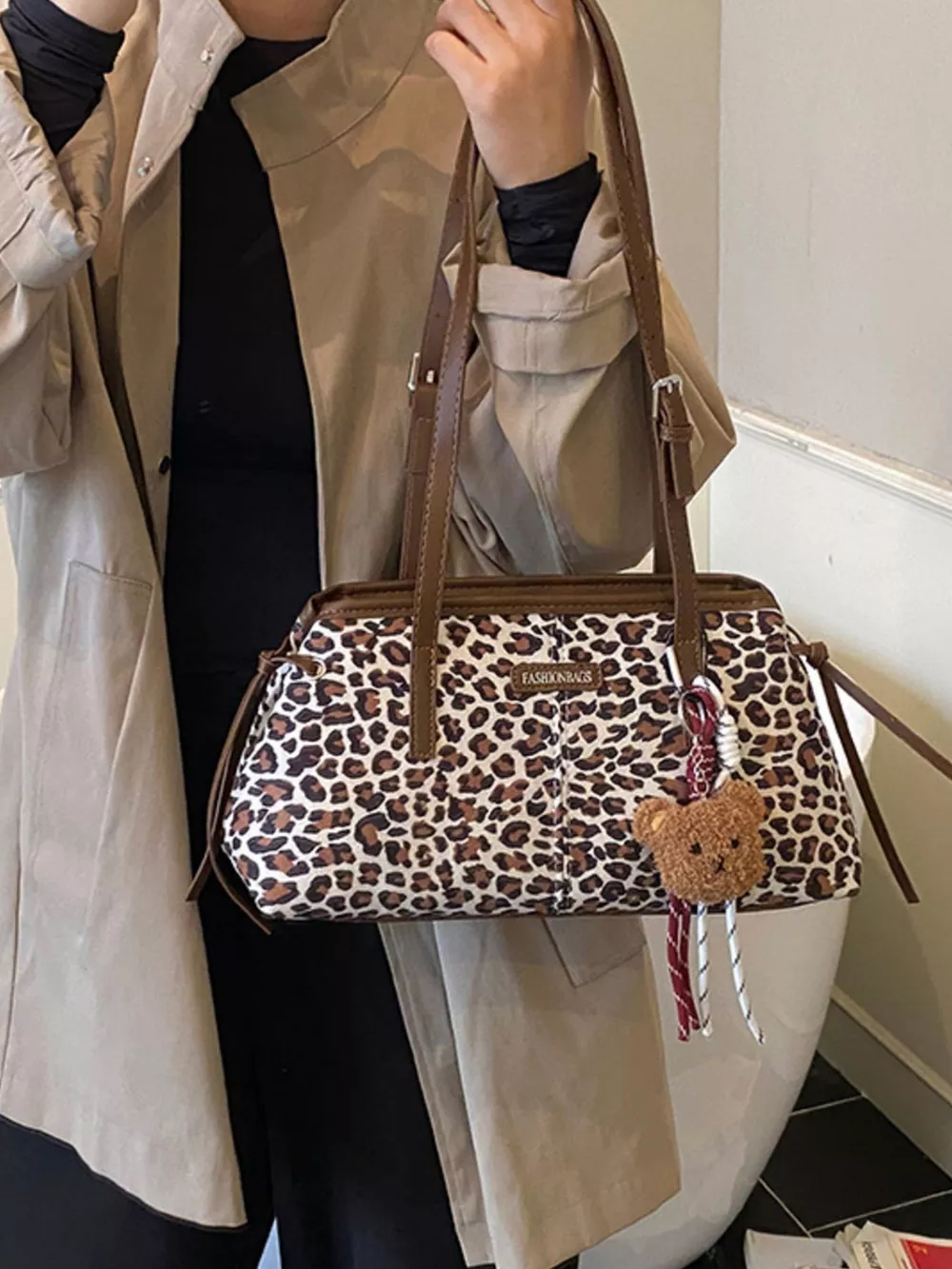 Leopard Adjustable Strap Shoulder Bag, image 4