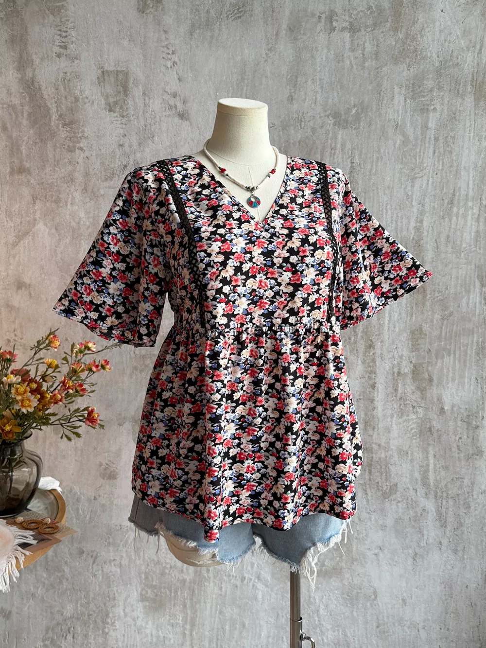Plus Size Floral Print V-Neck Short Sleeve Blouse, image 4