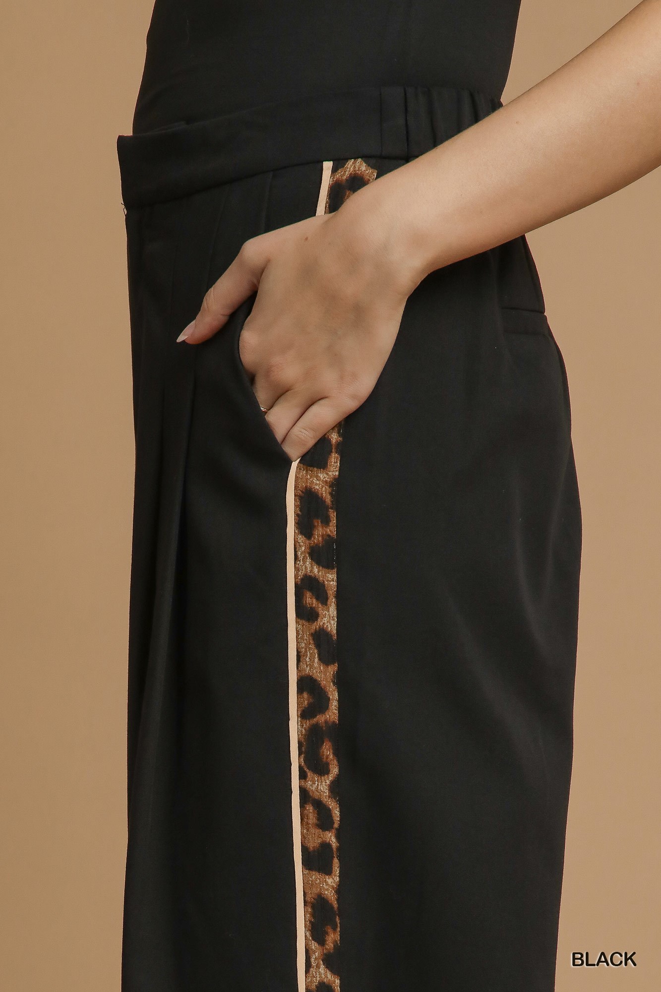 Front Pleated Wide-Leg Pants with Contrast Trim, image 5