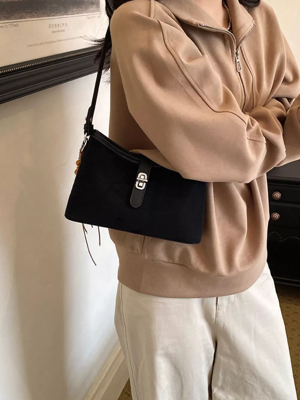 Vintage Buckle Detail Shoulder Bag, image 6