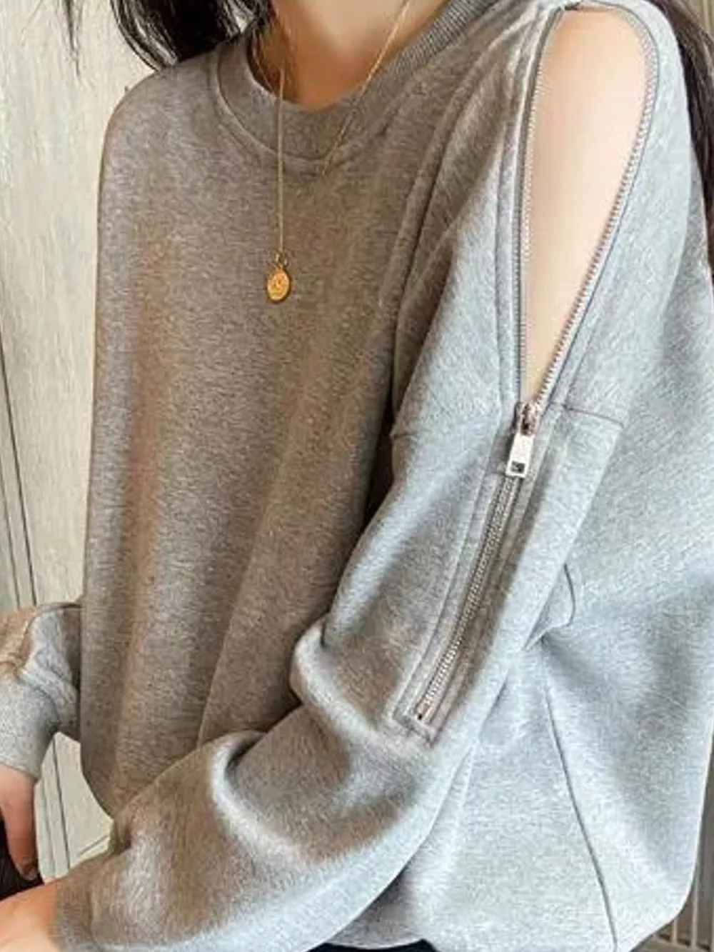 Cold-Shoulder Zipper Detail Sweatshirt, image 3