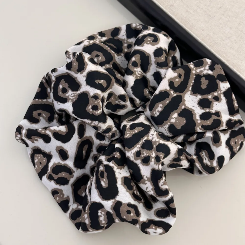 Leopard Elastic Hair Scrunchy, image 3