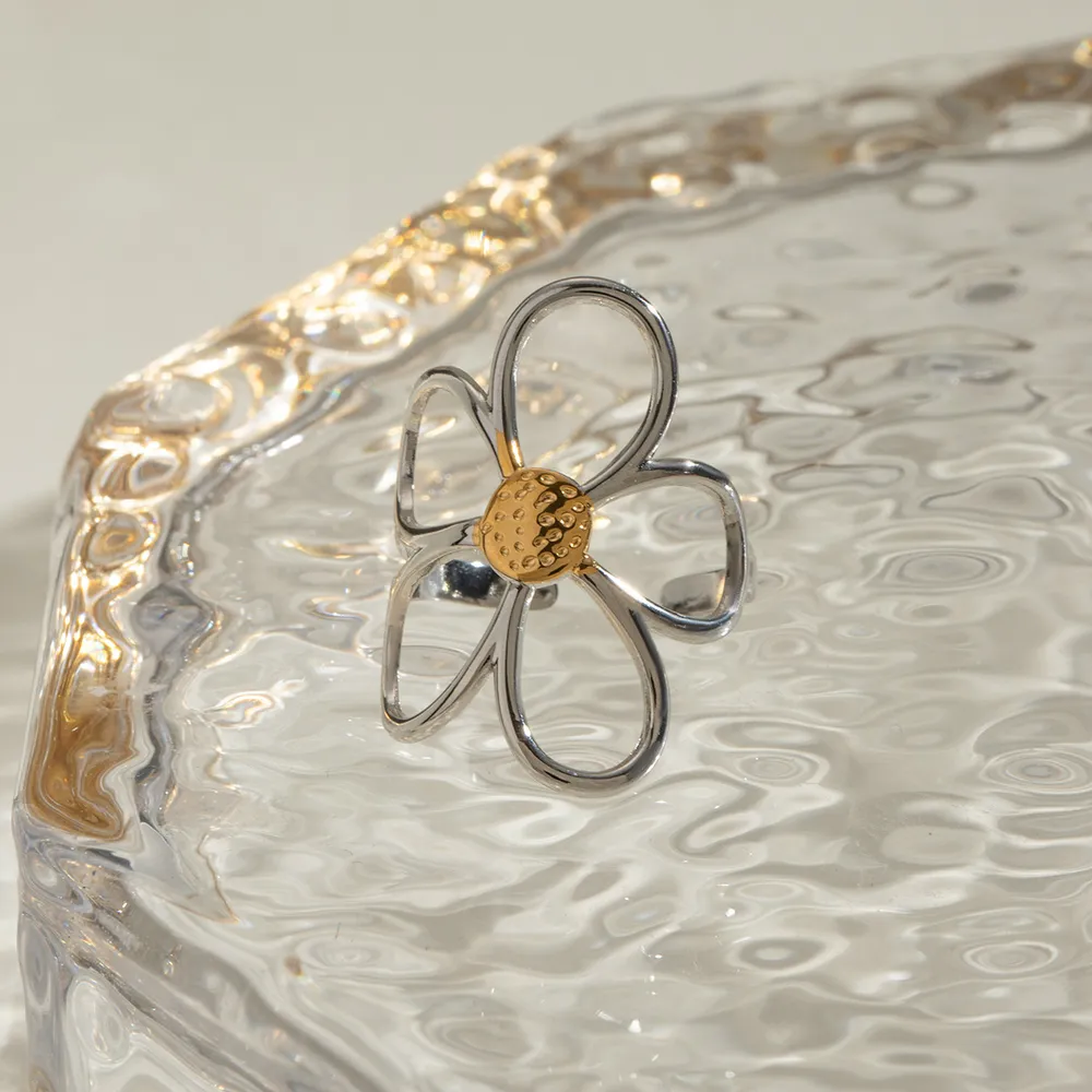 Two-Tone Daisy Flower Ring, image 5