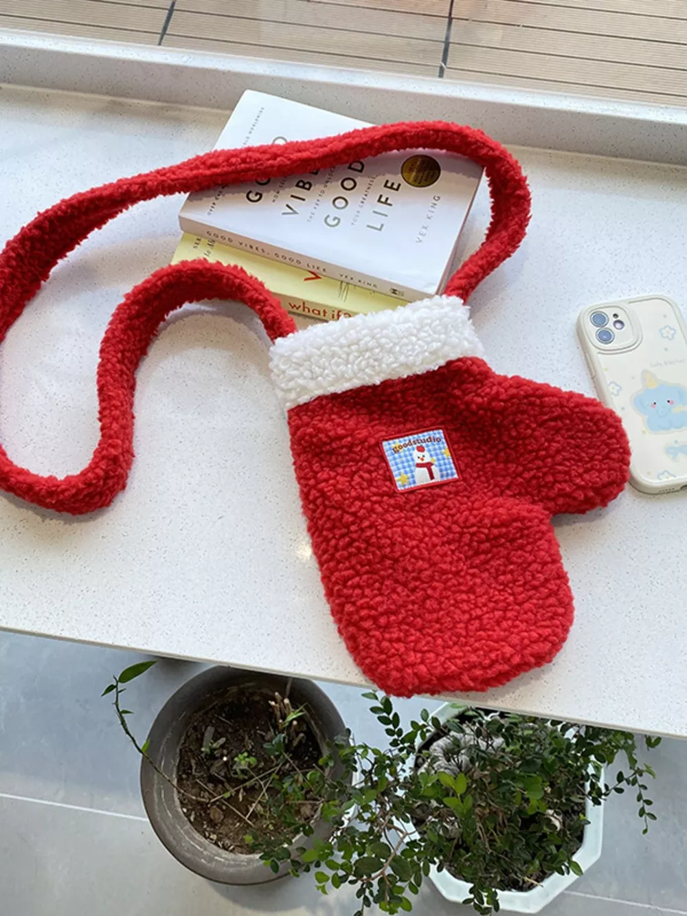Christmas Mitten-Shaped Plush Crossbody Bag, image 5