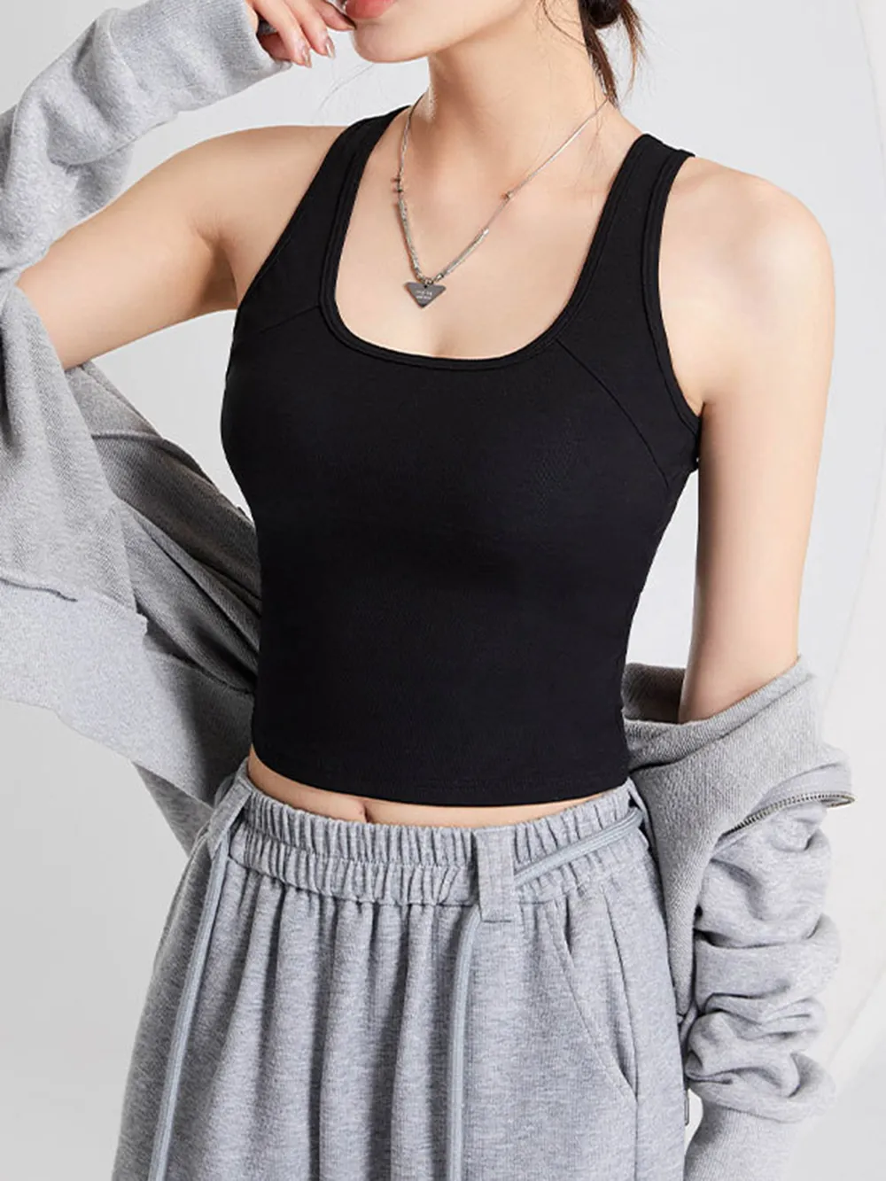 Crisscross Scoop Neck Wide Strap Cropped Tank with Chest Pads, image 14