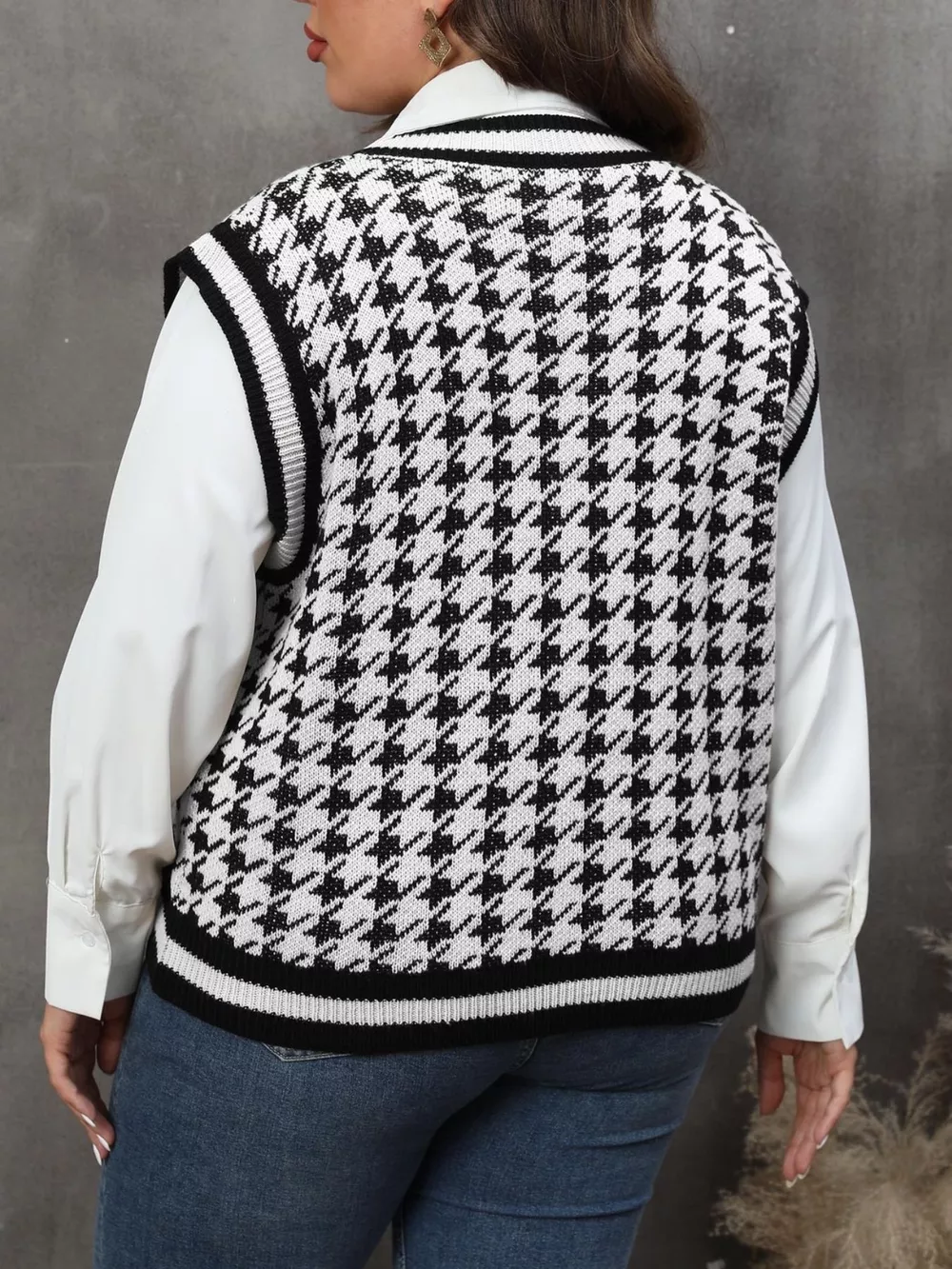 Plus Size Houndstooth V-Neck Knit Sweater Vest, image 9