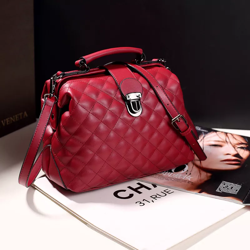 Quilted Handbag with Metal Clasp, image 4