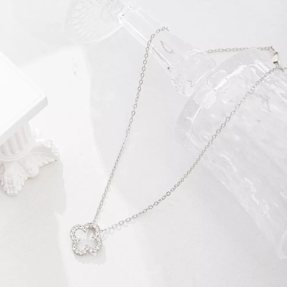 Clover Pendant Necklace, image 3