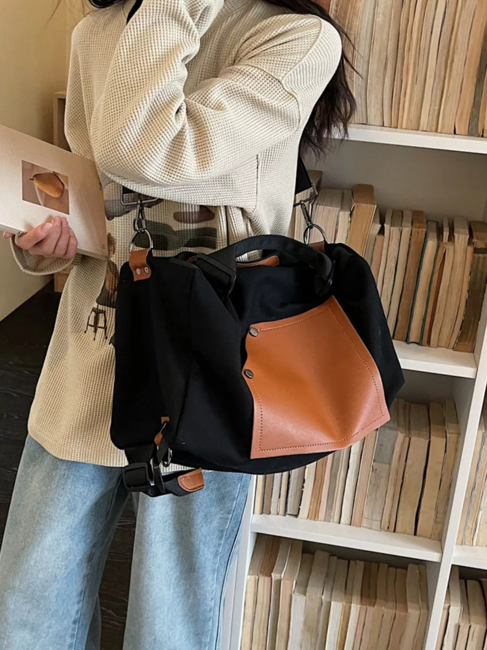 Contrast Color Crossbody Bag, image 3