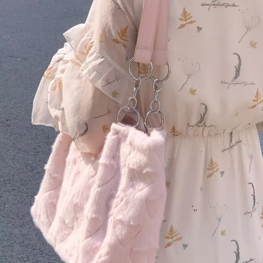 Fluffy Heart-Patterned Handbag, image 3