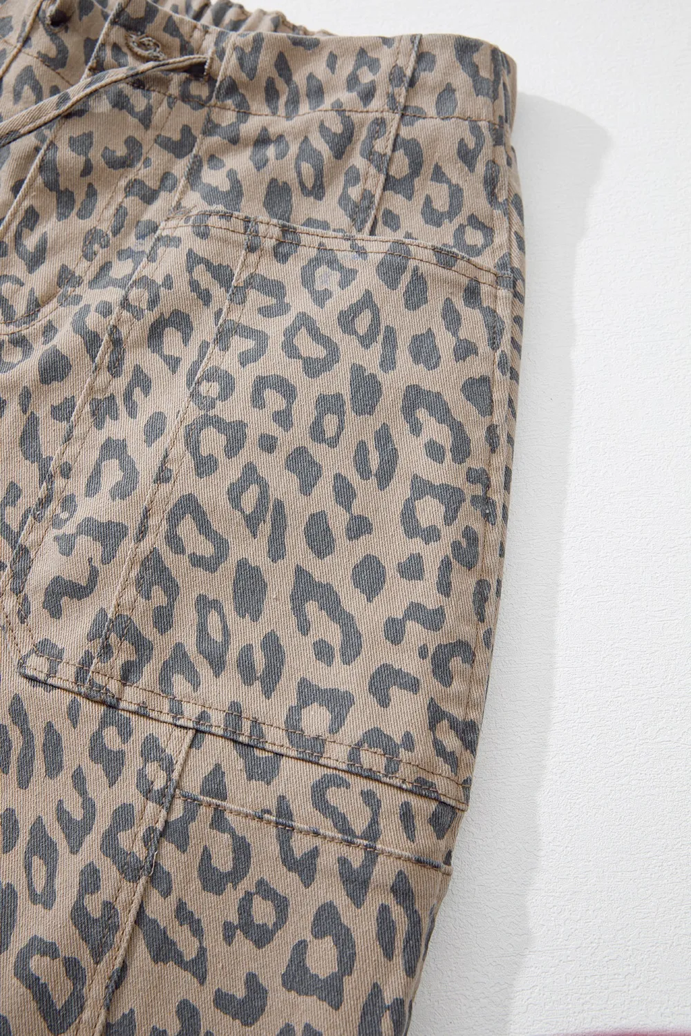 Leopard Printed Drawstring Waist Pocketed Wide Leg Jeans, image 9