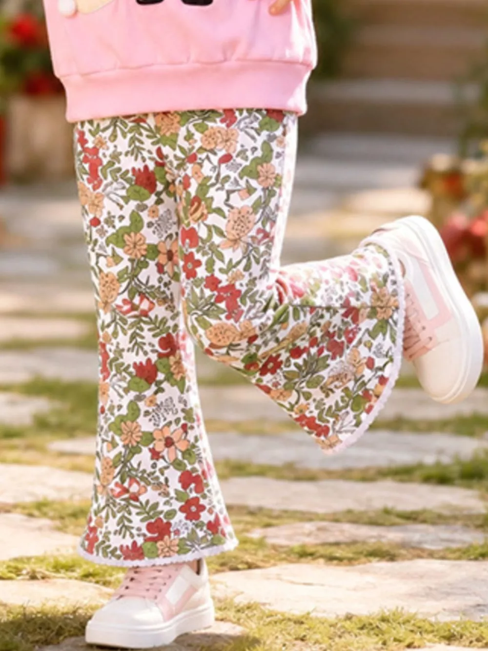Children's Christmas Santa Graphic Sweatshirt and Floral Flare Pants Set, image 3