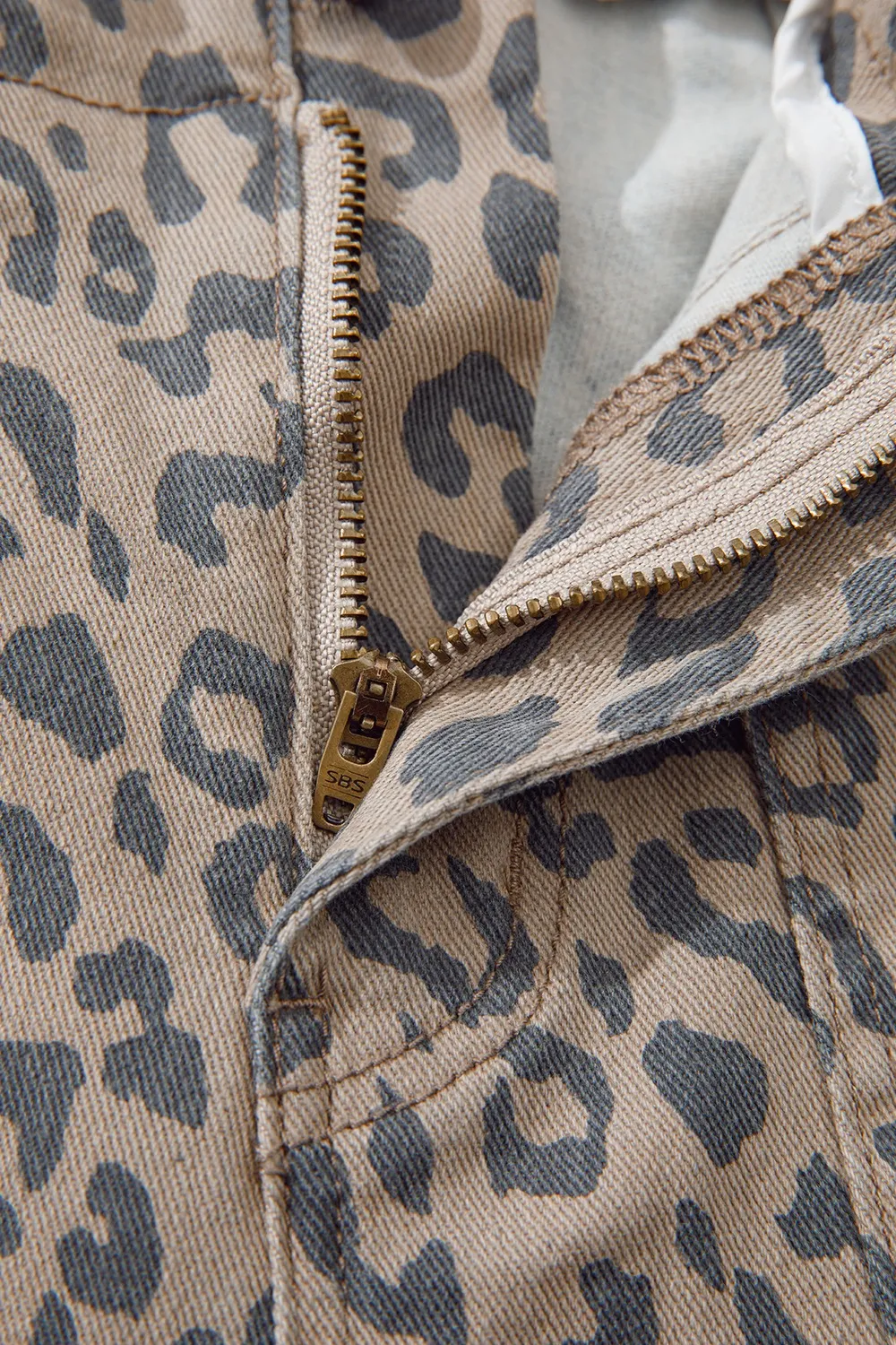Leopard Printed Drawstring Waist Pocketed Wide Leg Jeans, image 10