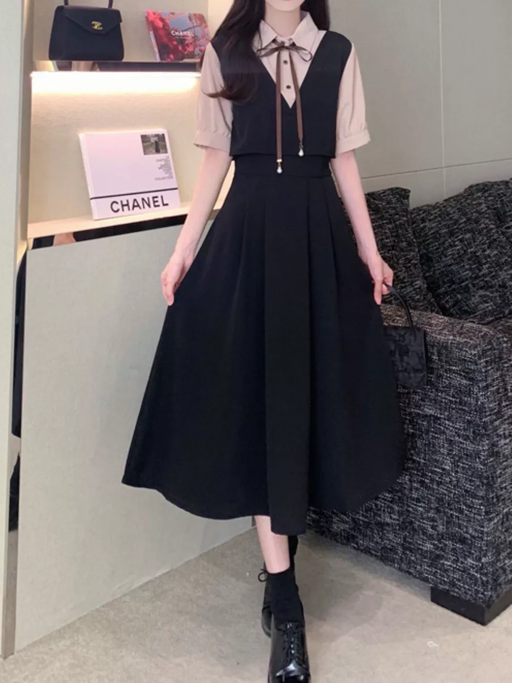 Contrast Short Sleeve Pleated Midi Dress