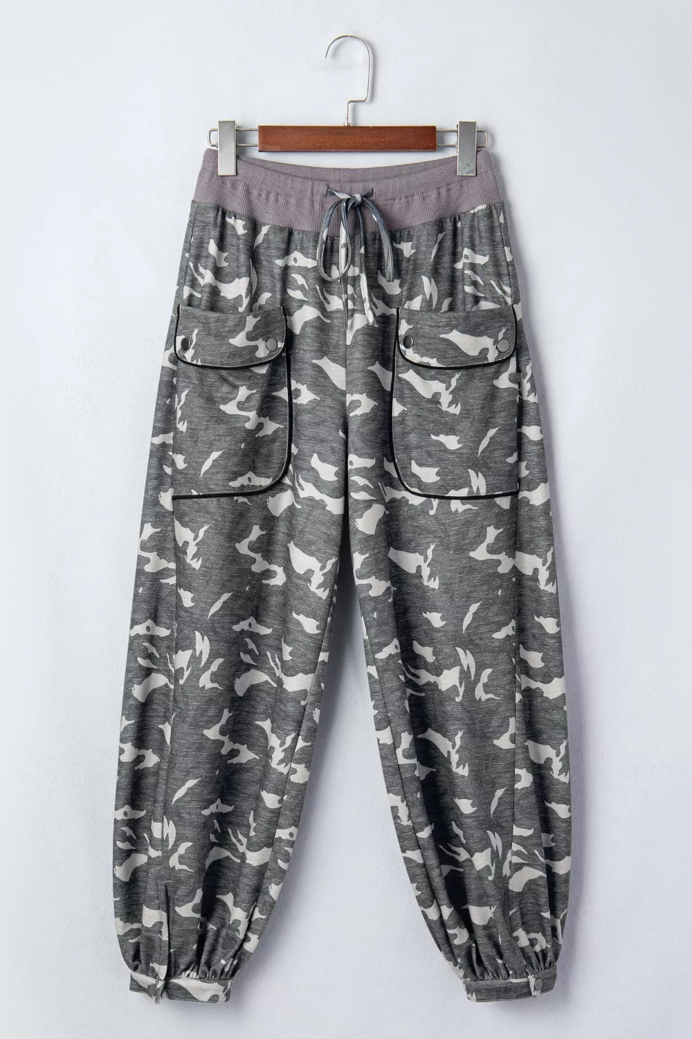 Multicolour Drawstring Contrast Waistband Camouflage Cargo Barrel Pants, image 6