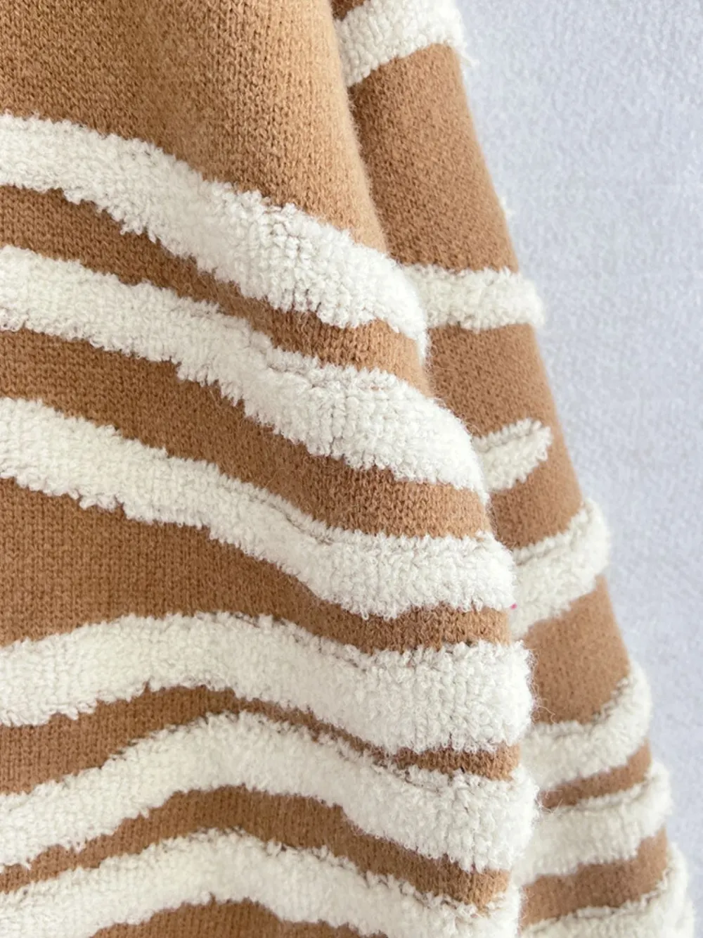 Contrast Round Neck Long Sleeve Sweater, image 5