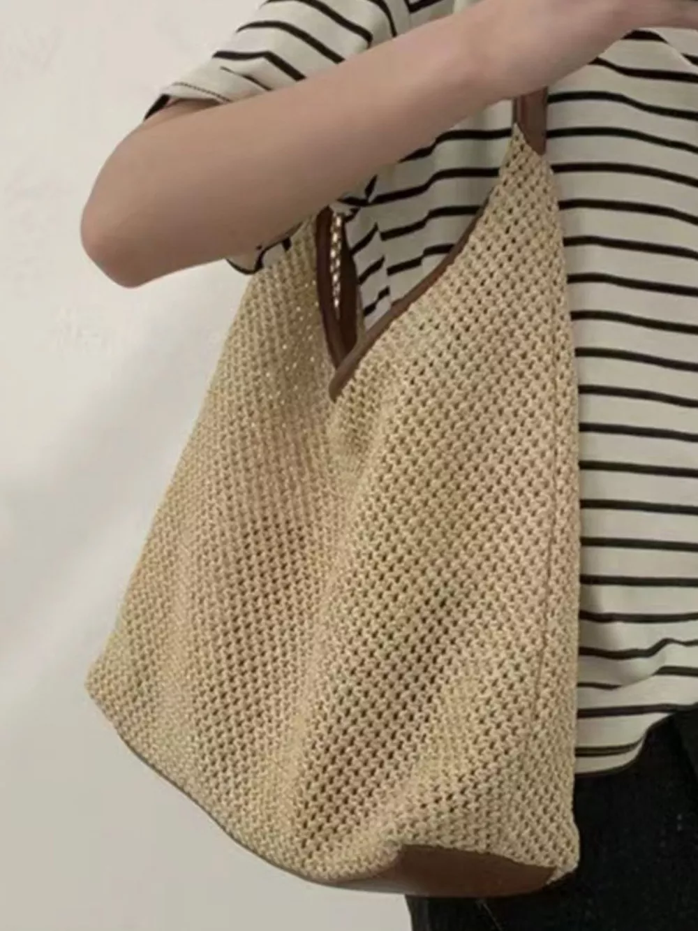 Woven Straw Handbag with Leather Strap, image 3