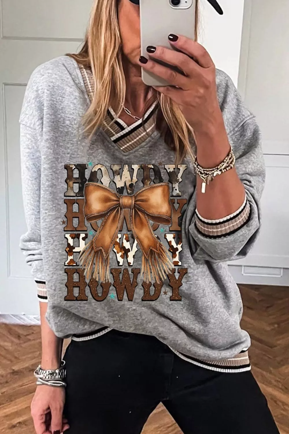 Howdy Graphic V-Neck Sweatshirt, image 5