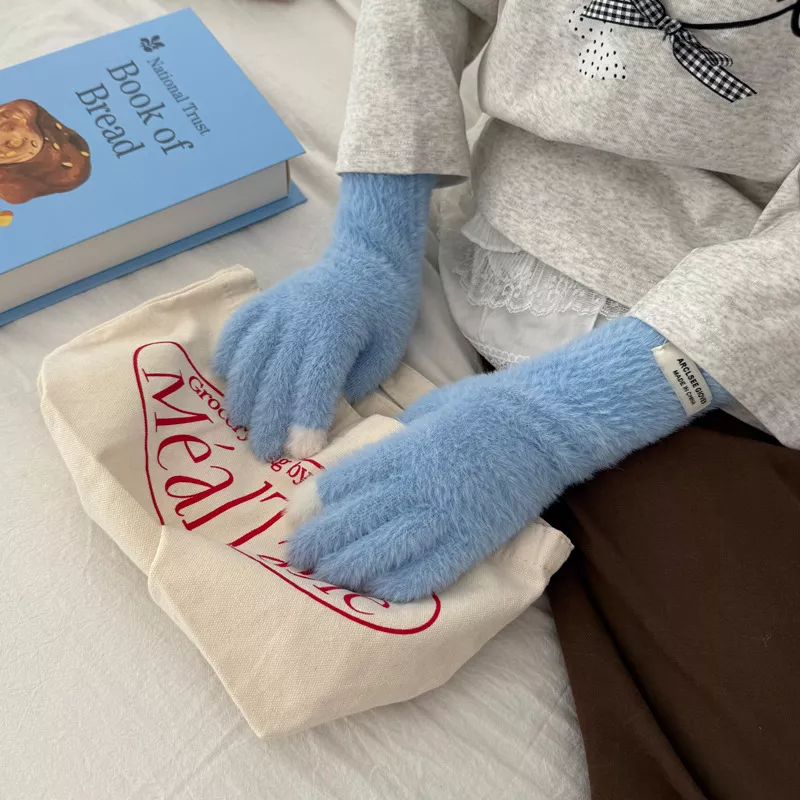 Warm Plush Contrast Knitted Gloves, image 3