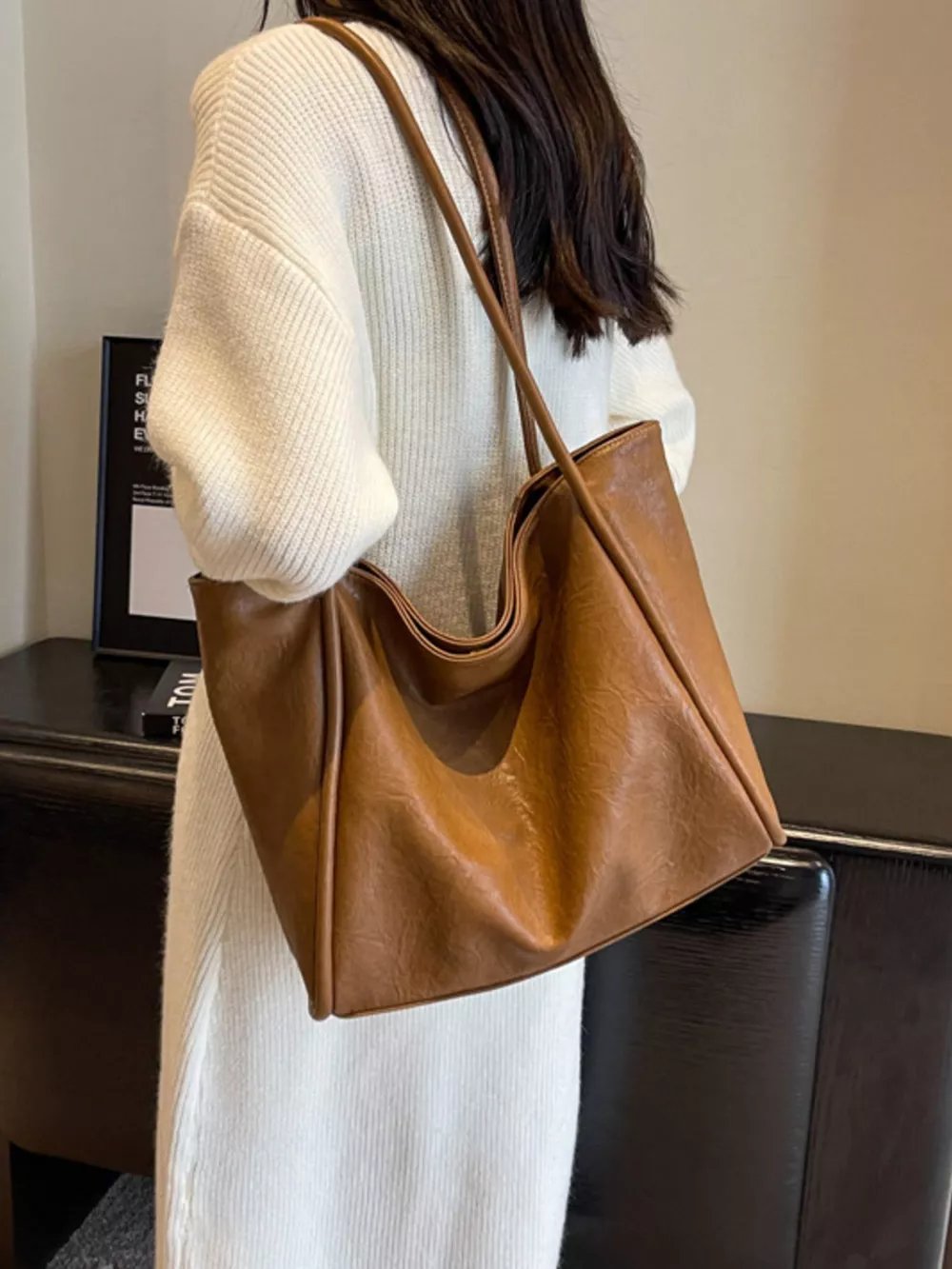 Vintage Style Large Capacity Shoulder Bag, image 3